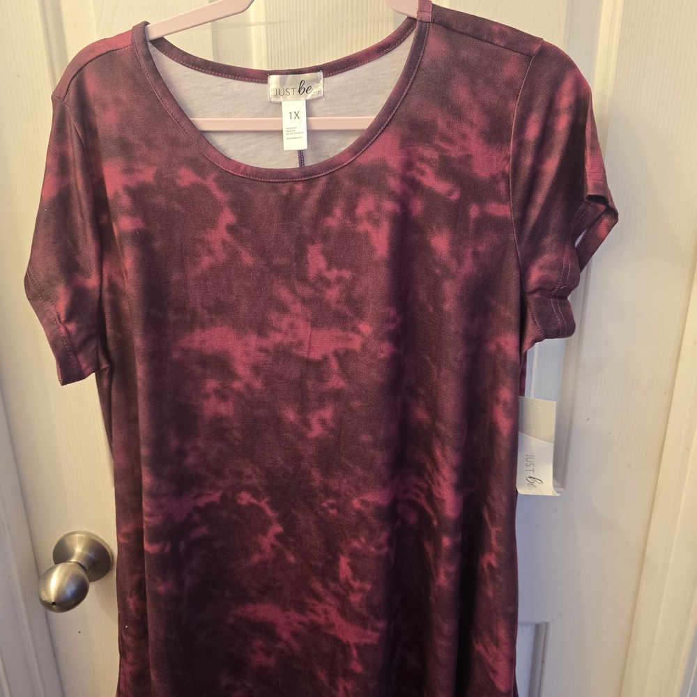 Just Be Women's Short Sleeve Maroon Tie-Dye Tee